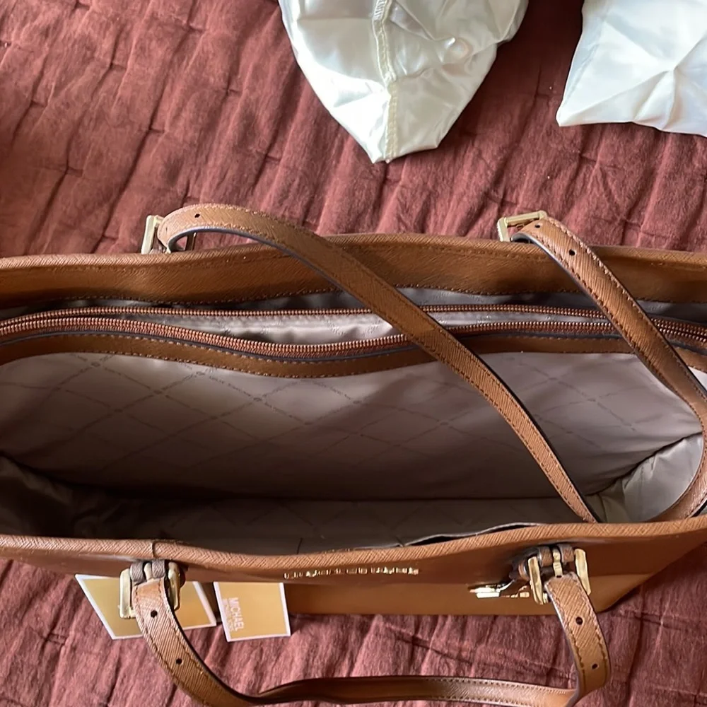 Micheal Kors new with tags jet set travel luggage. Large carry all tote. - Picture 2 of 7